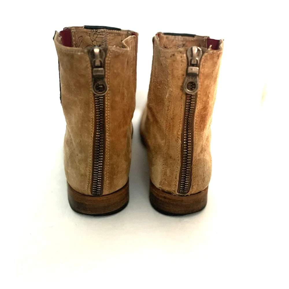 PAUL SMITH MEN'S VERY COOL SUEDE BOOTS. BACK ZIP SZ 9 BUT FIT LIKE A 10 , ITALY